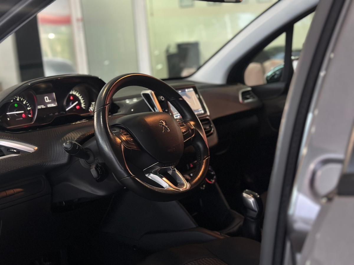 peugeot-208-2017-gasolina-1199cc