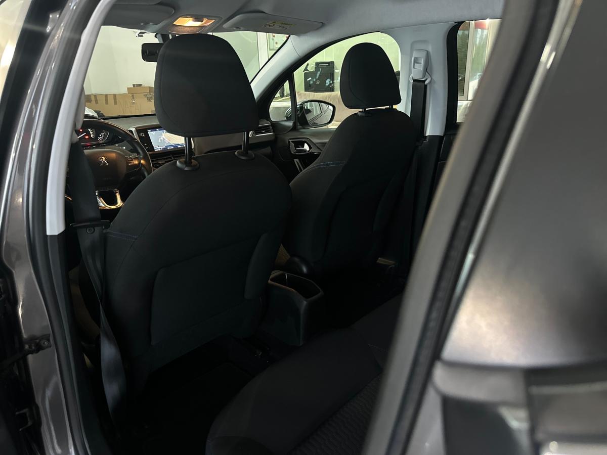 peugeot-208-2017-gasolina-1199cc