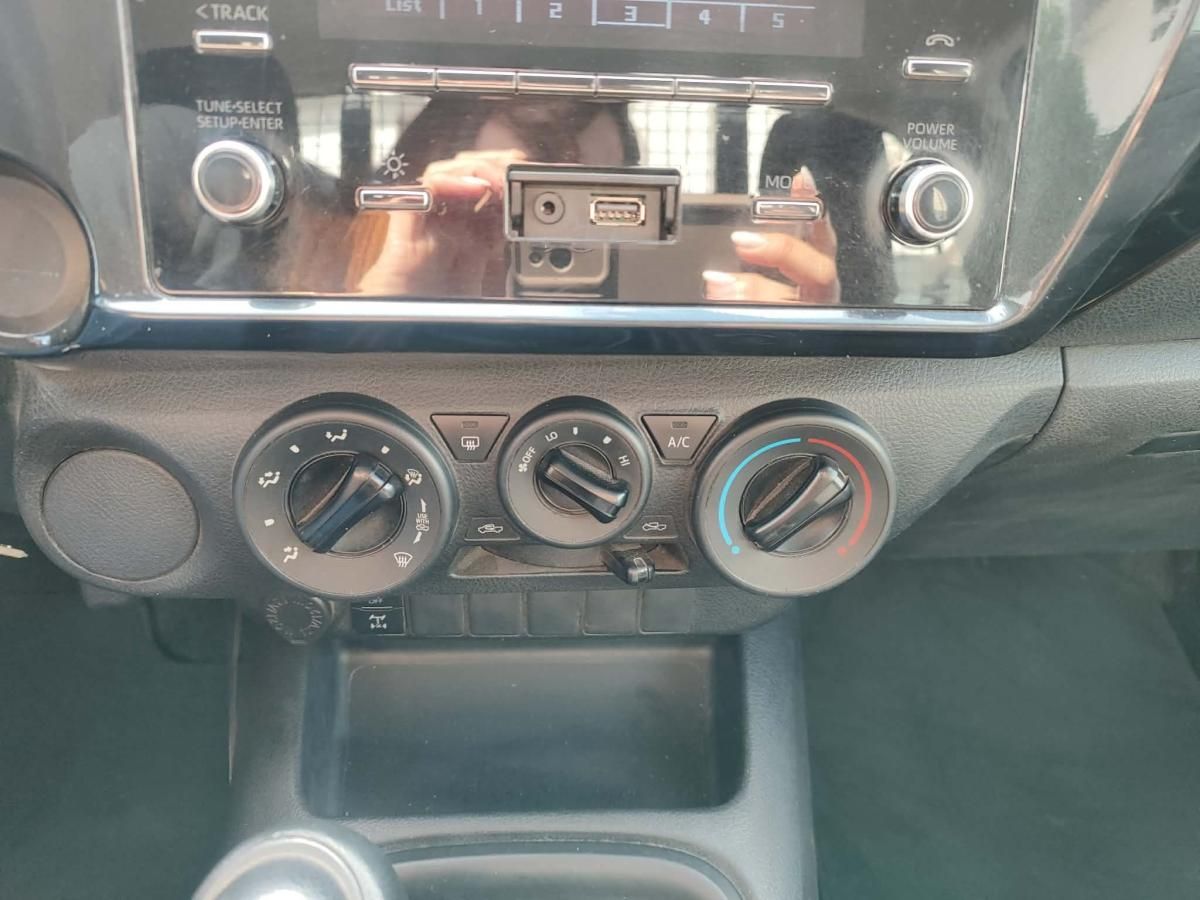 toyota-hilux-2022-diesel-2393cc