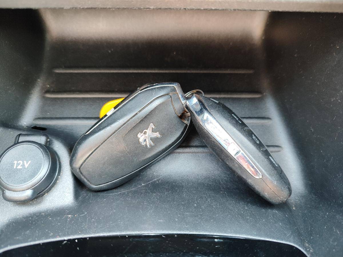 peugeot-208-2022-eletrico-0cc