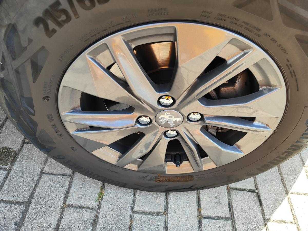 peugeot-2008-2023-diesel-1499cc