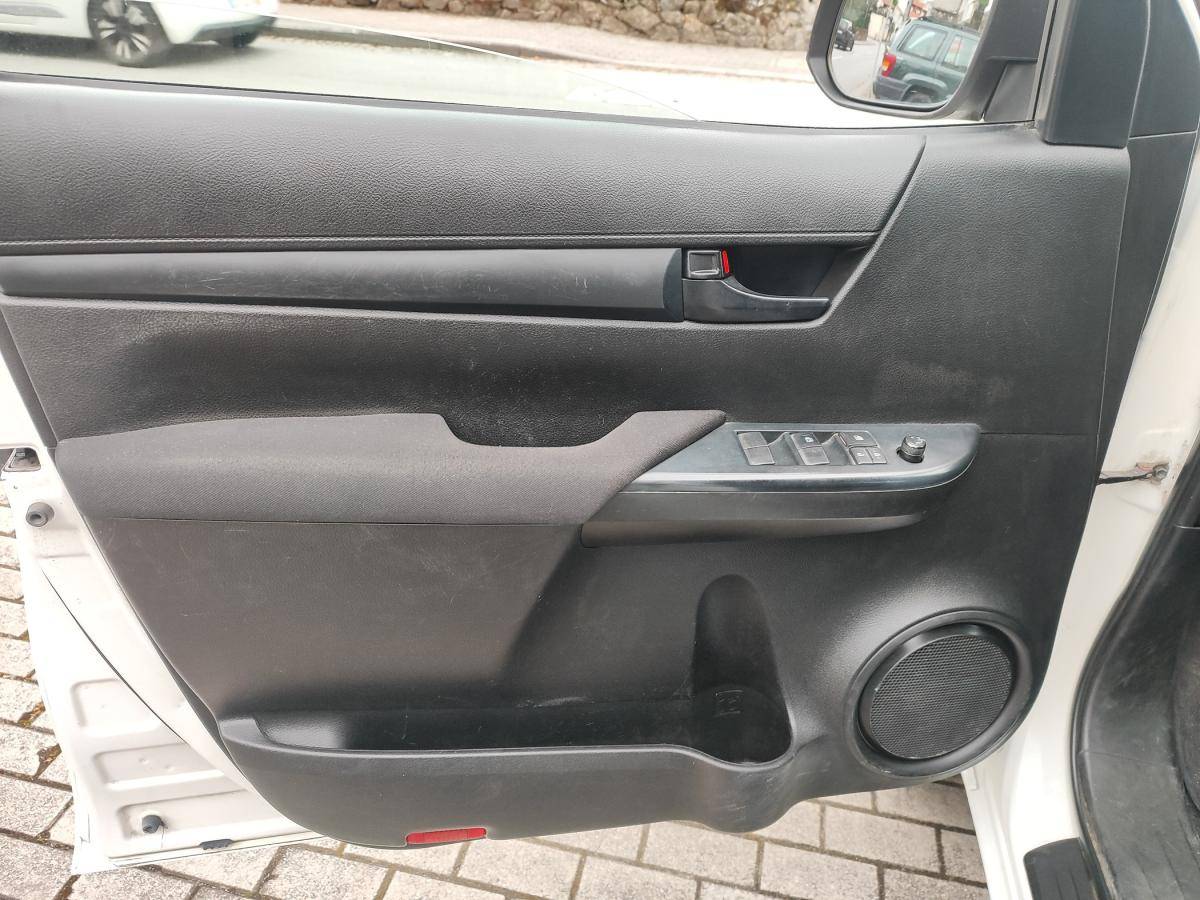 toyota-hilux-2023-diesel-2393cc