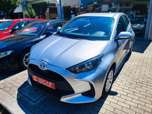 toyota-yaris-2022-hibrido-a-gasolina-1490cc