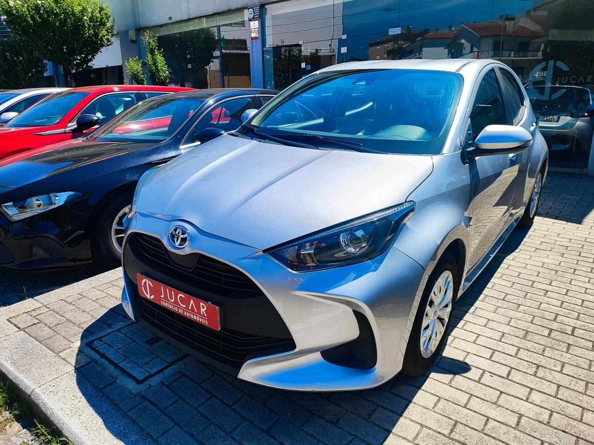 toyota-yaris-2022-hibrido-a-gasolina-1490cc