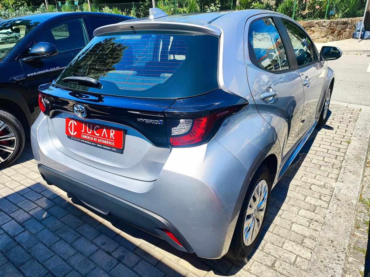 toyota-yaris-2022-hibrido-a-gasolina-1490cc