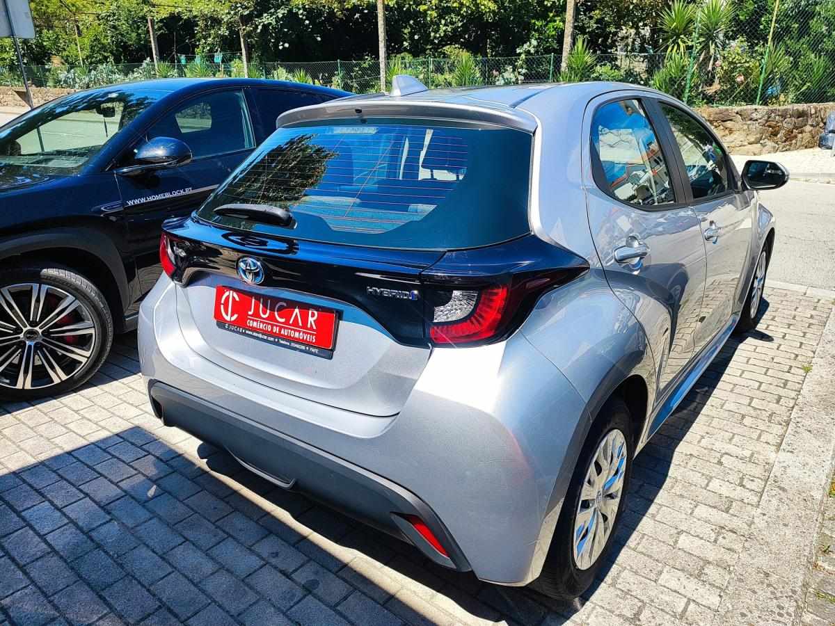 toyota-yaris-2022-hibrido-a-gasolina-1490cc