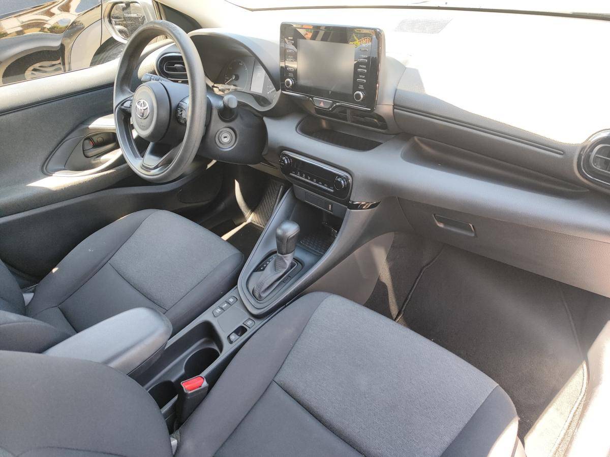 toyota-yaris-2022-hibrido-a-gasolina-1490cc