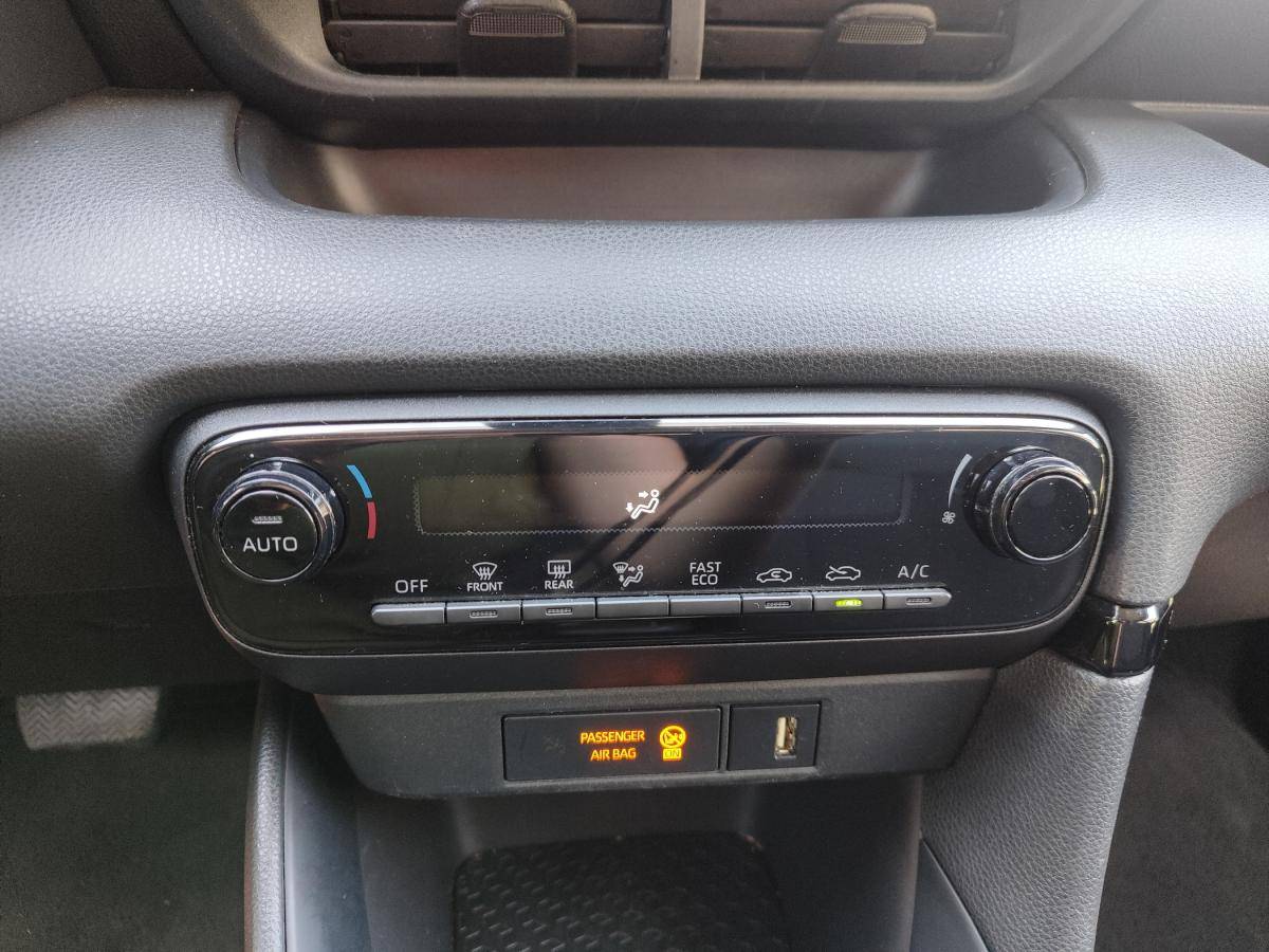 toyota-yaris-2022-hibrido-a-gasolina-1490cc