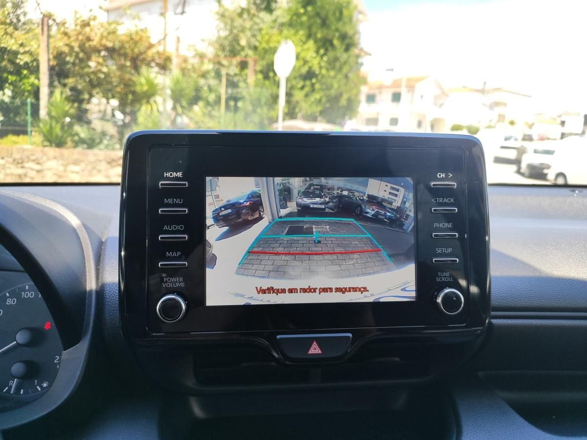 toyota-yaris-2022-hibrido-a-gasolina-1490cc
