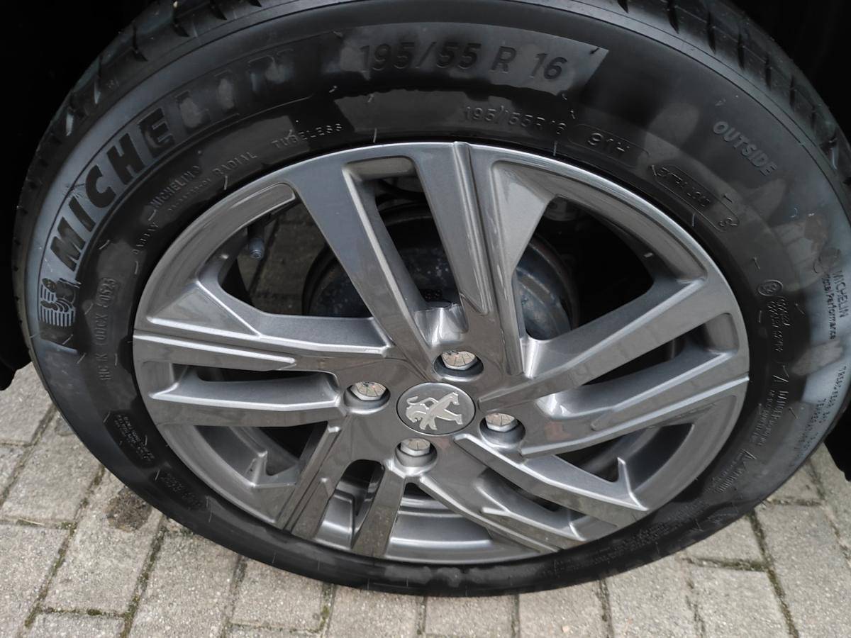 peugeot-208-2022-diesel-1499cc