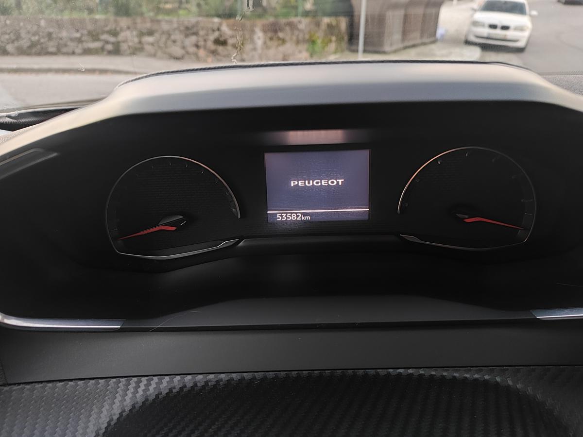 peugeot-2008-2021-diesel-1499cc