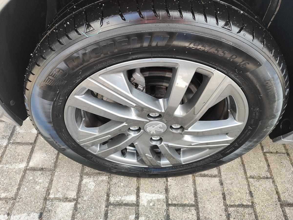 peugeot-208-2022-diesel-1499cc