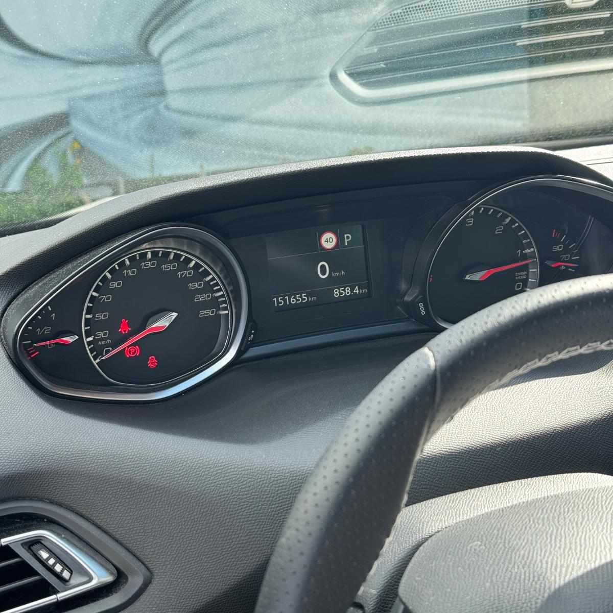 peugeot-308-sw-2018-diesel-1499cc