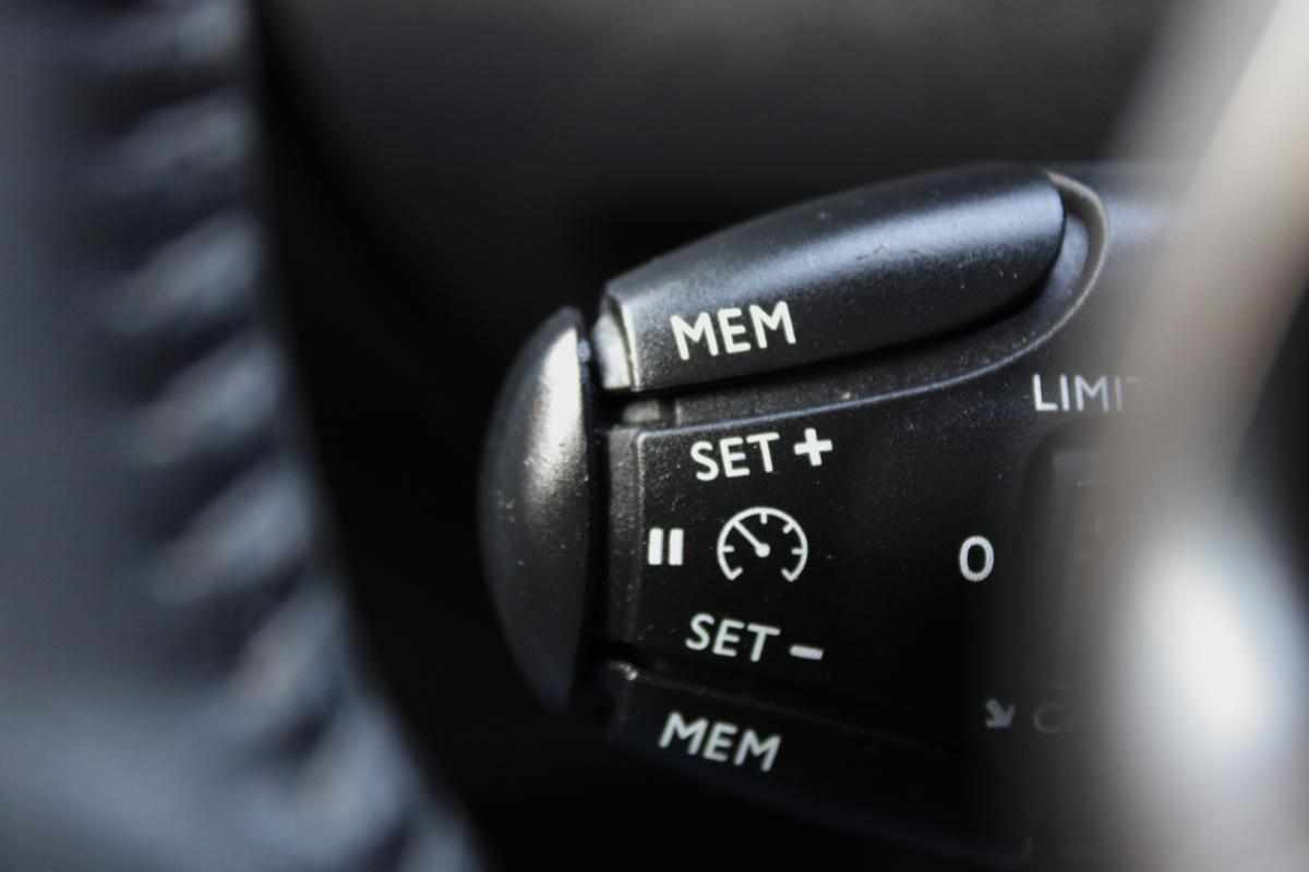 peugeot-208-1-2-puretech-2021-gasolina-1199cc