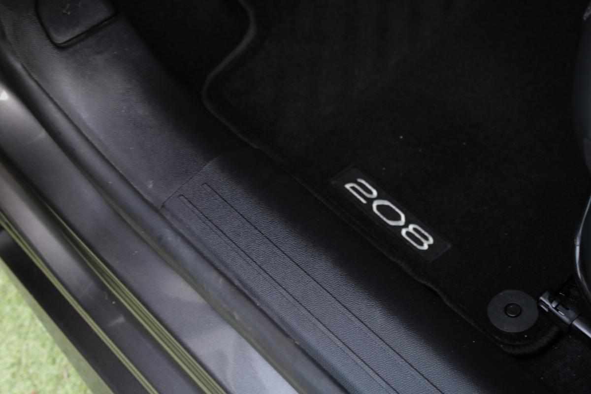 peugeot-208-1-2-puretech-2021-gasolina-1199cc