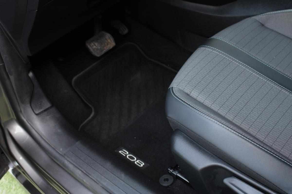 peugeot-208-1-2-puretech-2021-gasolina-1199cc