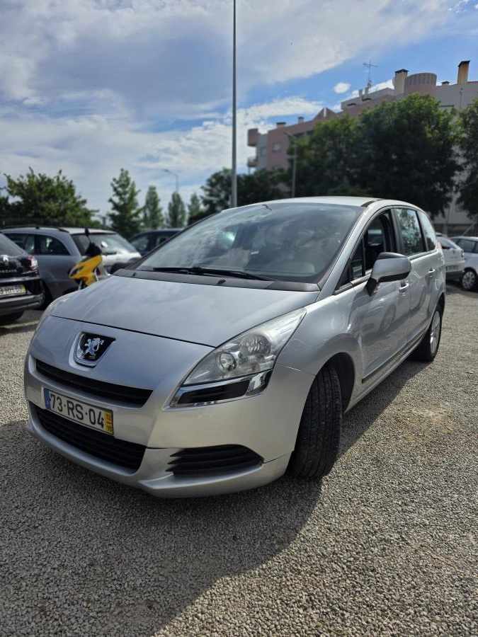 peugeot-5008-2012-diesel-1560cc