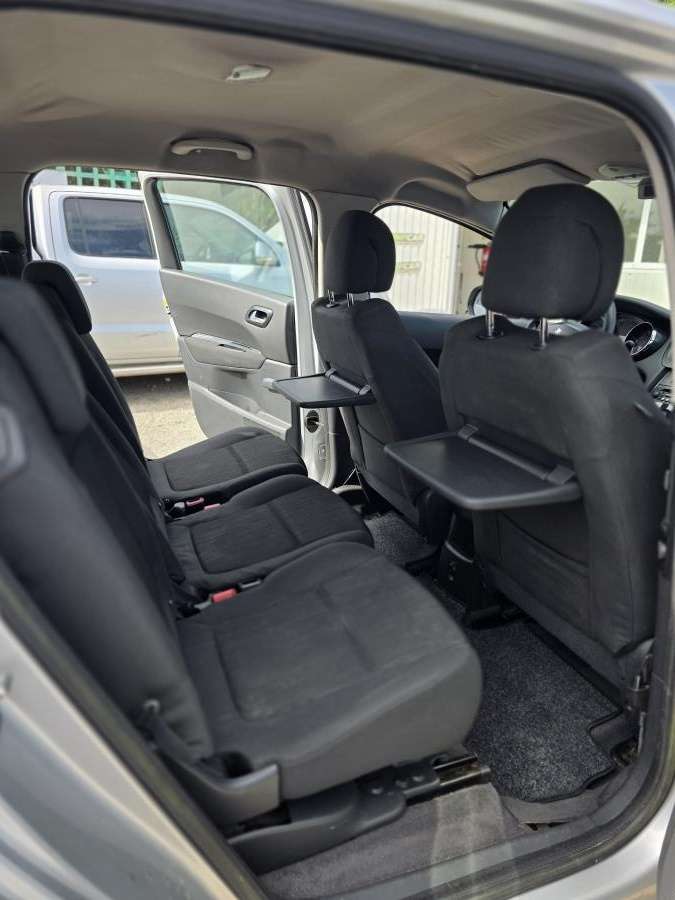 peugeot-5008-2012-diesel-1560cc