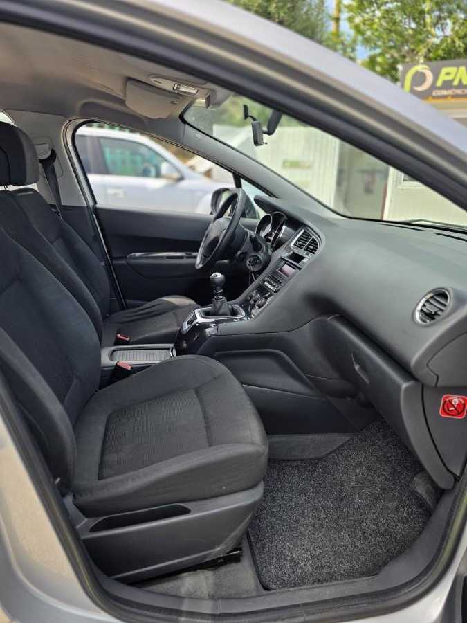 peugeot-5008-2012-diesel-1560cc