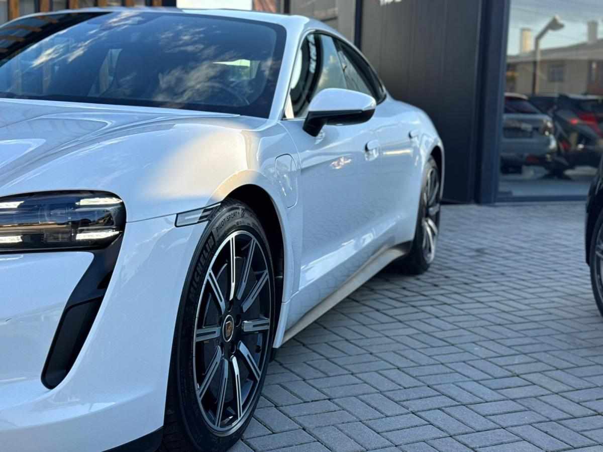 porsche-taycan-4s-2020-eletrico
