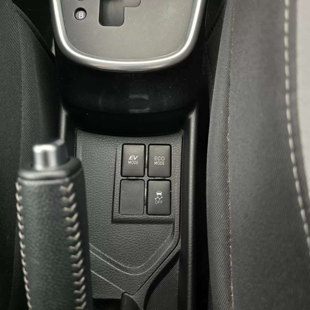 toyota-yaris-2020-hibrido-a-gasolina-1497cc