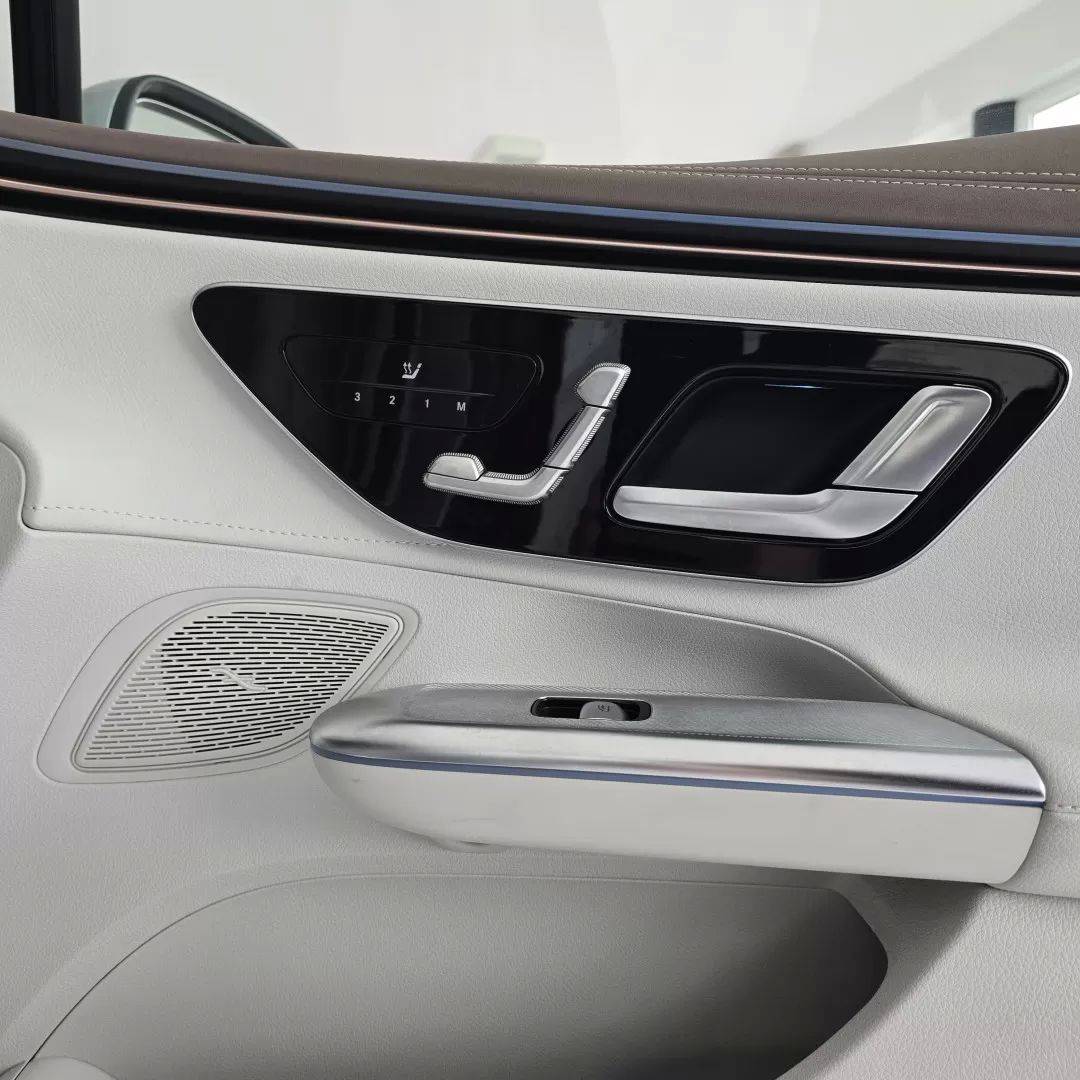 mercedes-benz-eqe-2023-eletrico-200cc