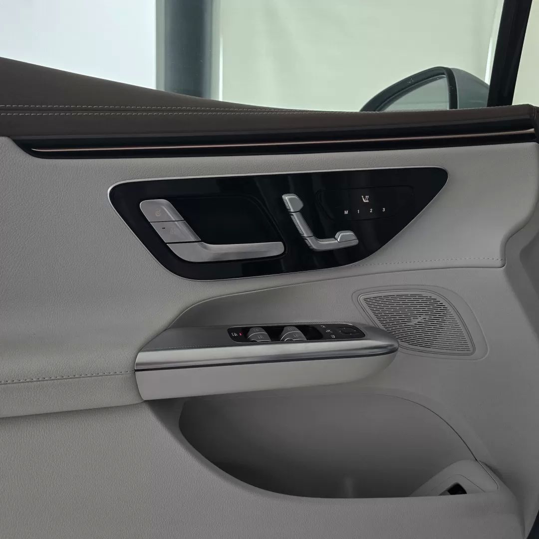 mercedes-benz-eqe-2023-eletrico-200cc