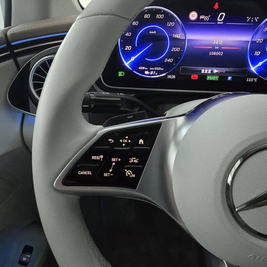 mercedes-benz-eqe-2023-eletrico-200cc