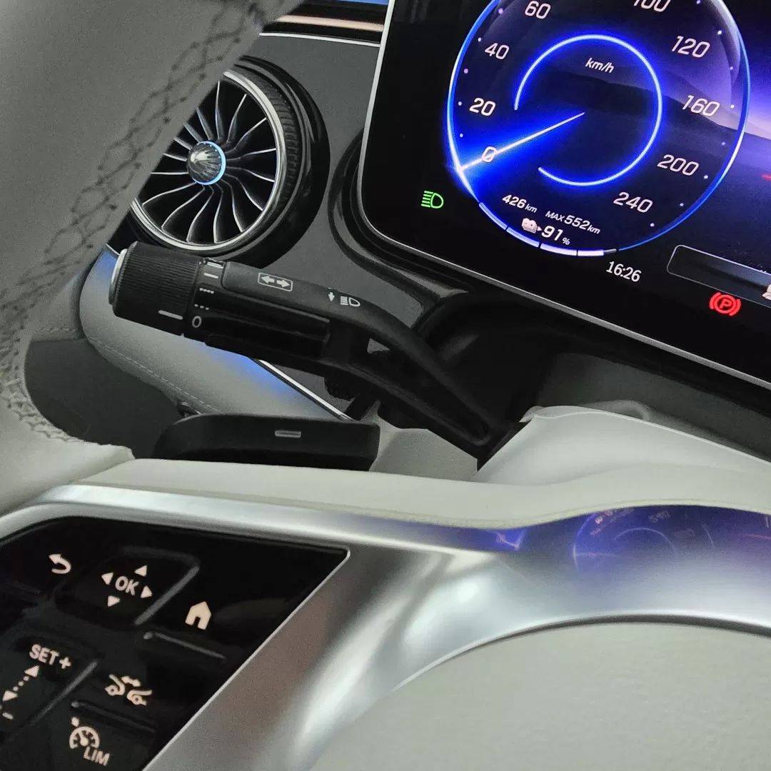 mercedes-benz-eqe-2023-eletrico-200cc