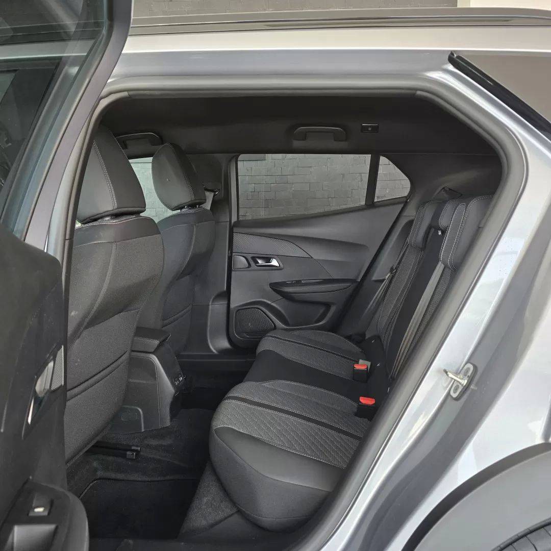 peugeot-e-2008-2025-eletrico-200cc