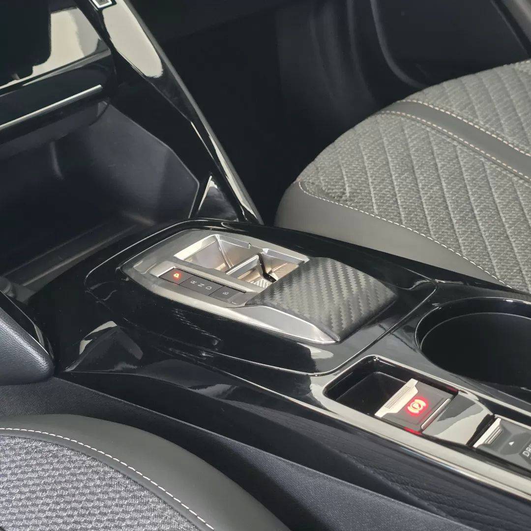 peugeot-e-2008-2025-eletrico-200cc