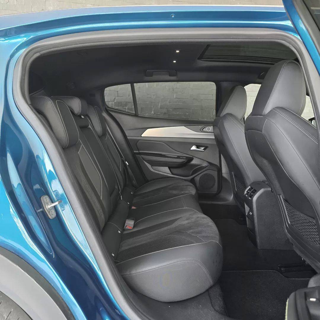 peugeot-408-2024-hibrido-1598cc