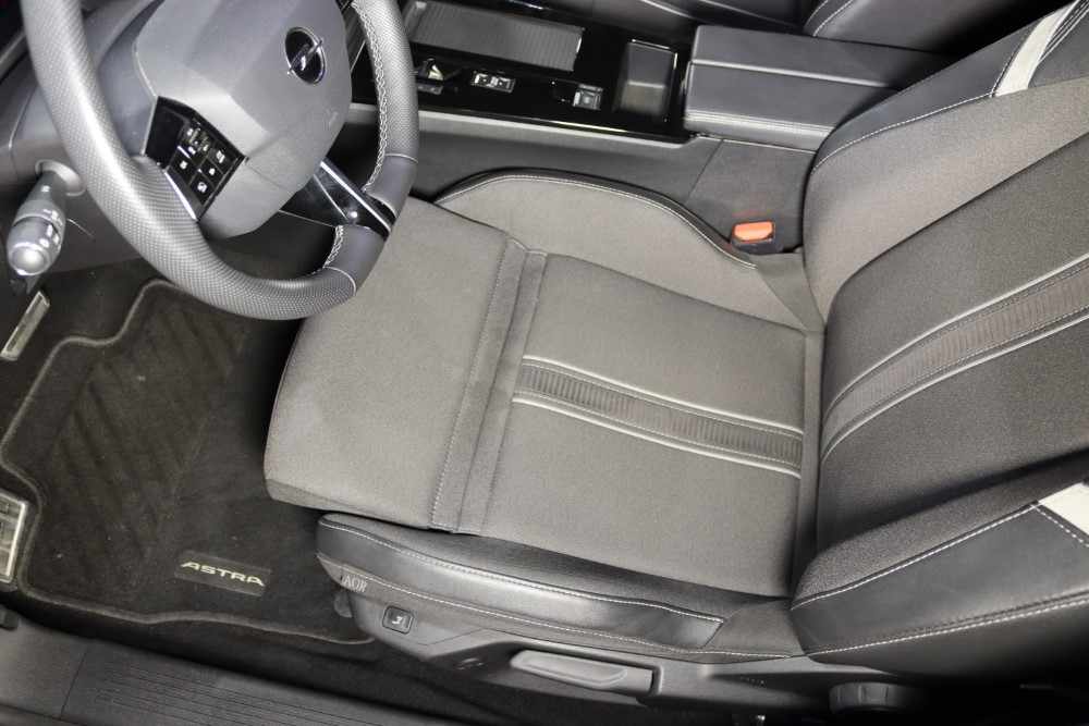 opel-astra-1-5-2024-diesel-1499cc