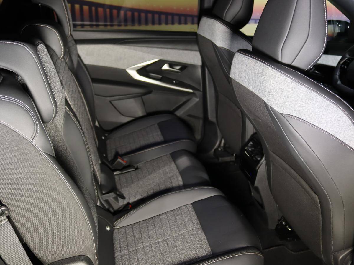 peugeot-5008-2025-gasolina-1199cc