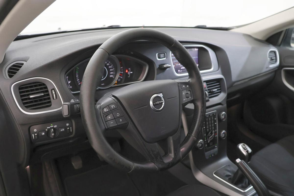 volvo-v40-cross-country-2-0-d3-2019-diesel-1969cc