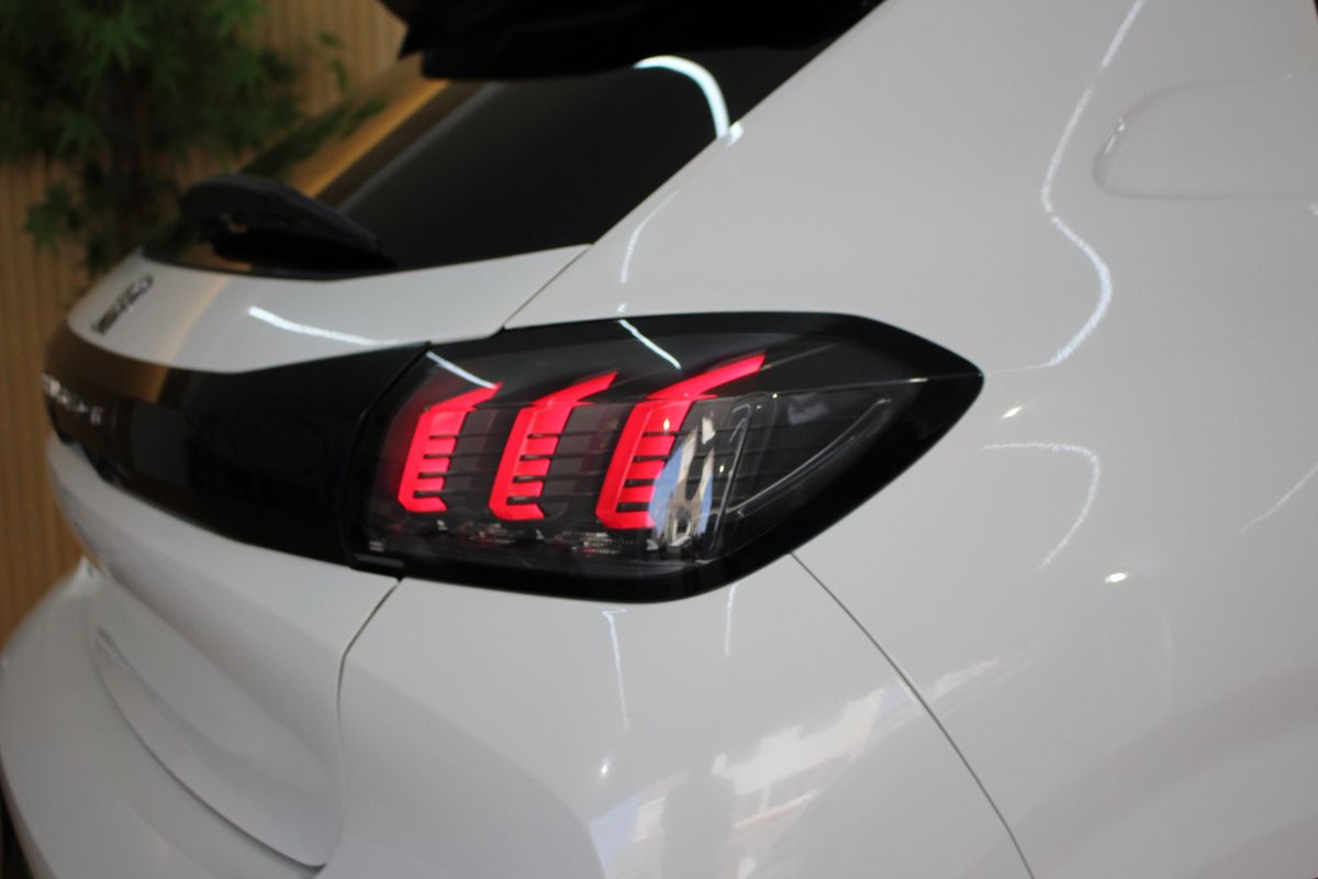 peugeot-208-2021-gasolina-1199cc