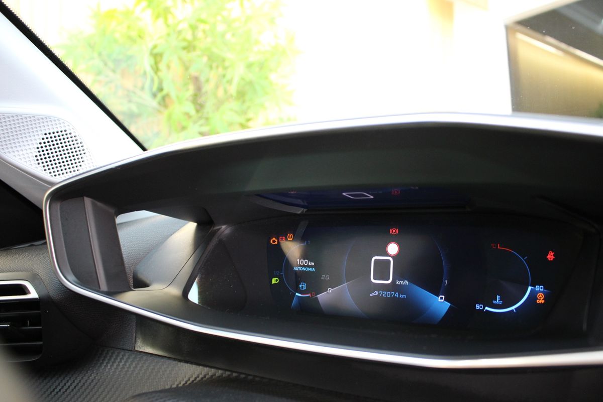 peugeot-208-2021-gasolina-1199cc