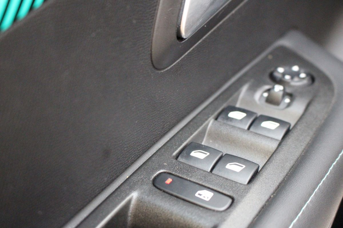 peugeot-208-2021-gasolina-1199cc
