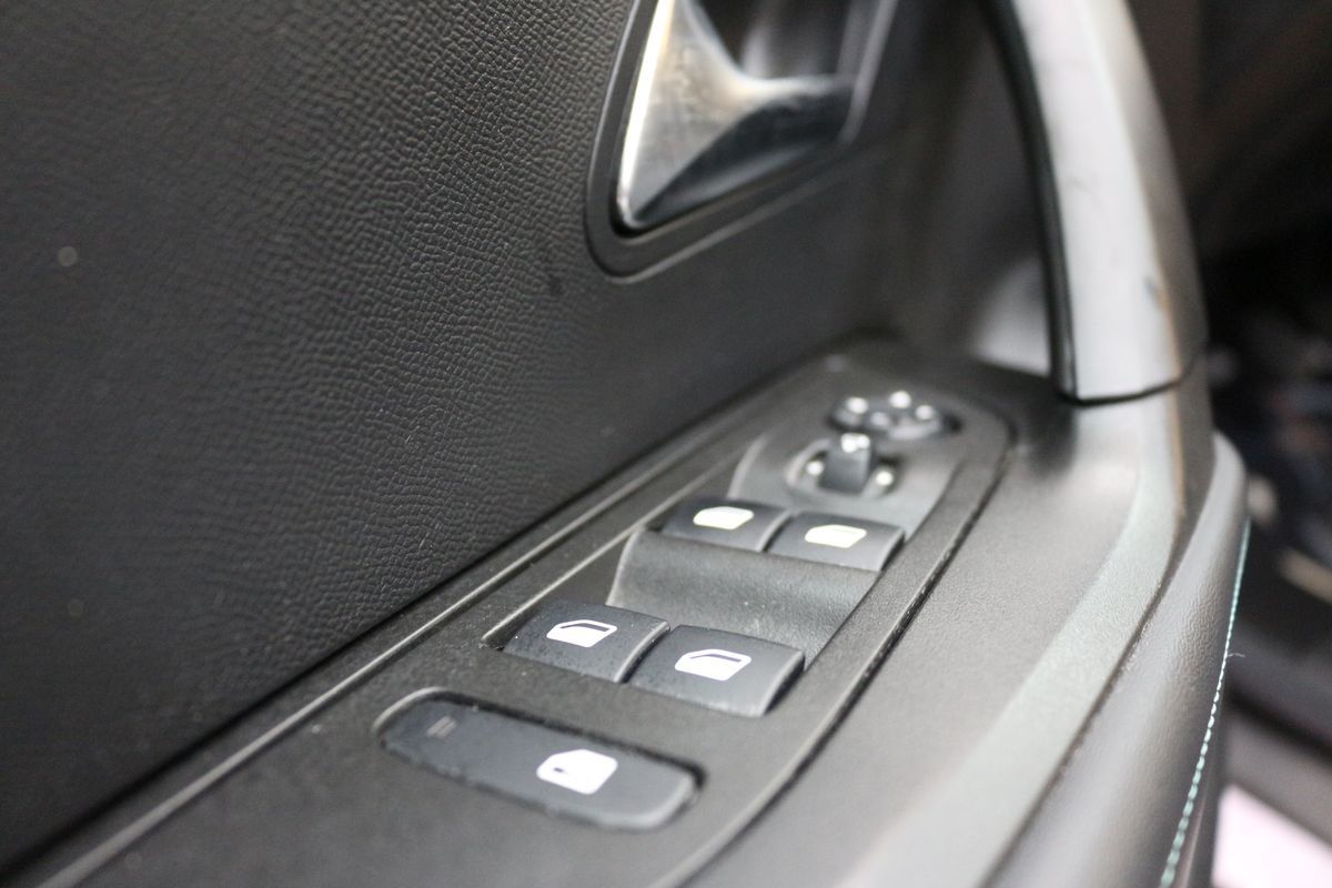 peugeot-2008-2021-diesel-1499cc