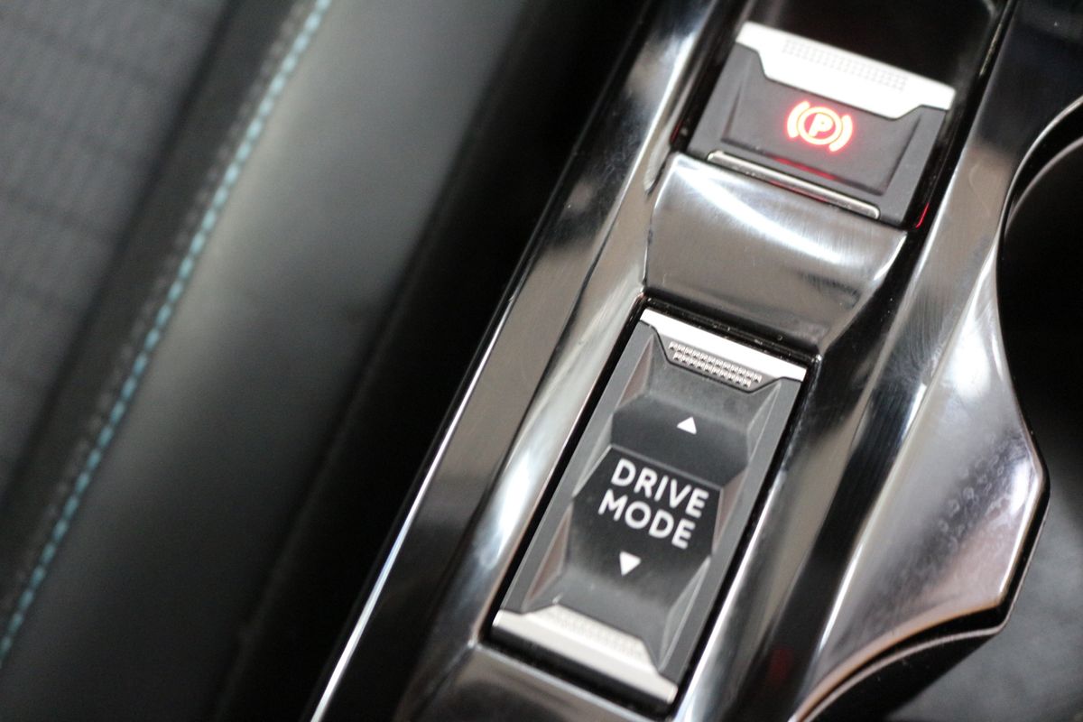 peugeot-2008-2021-diesel-1499cc