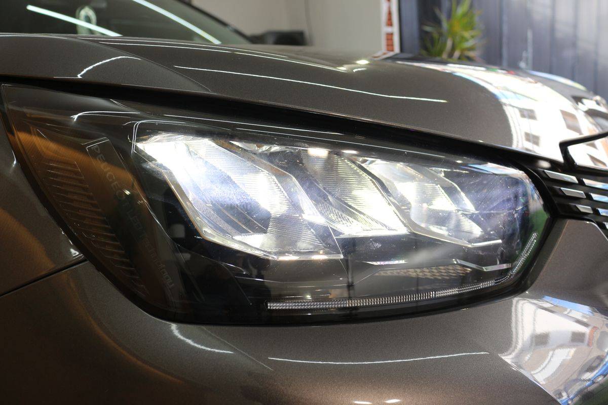 peugeot-2008-2021-diesel-1499cc