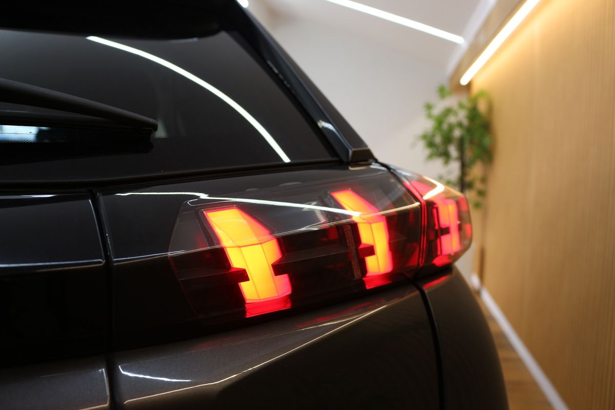 peugeot-2008-2021-diesel-1499cc