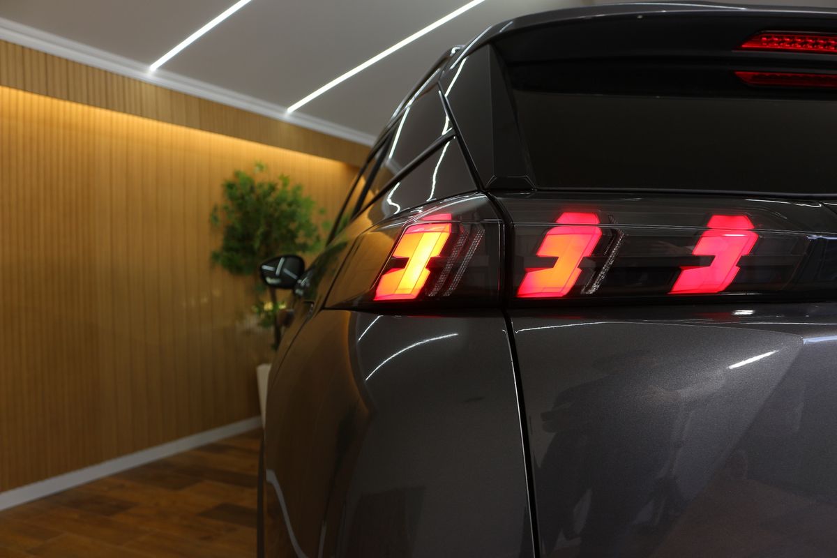 peugeot-2008-2021-diesel-1499cc