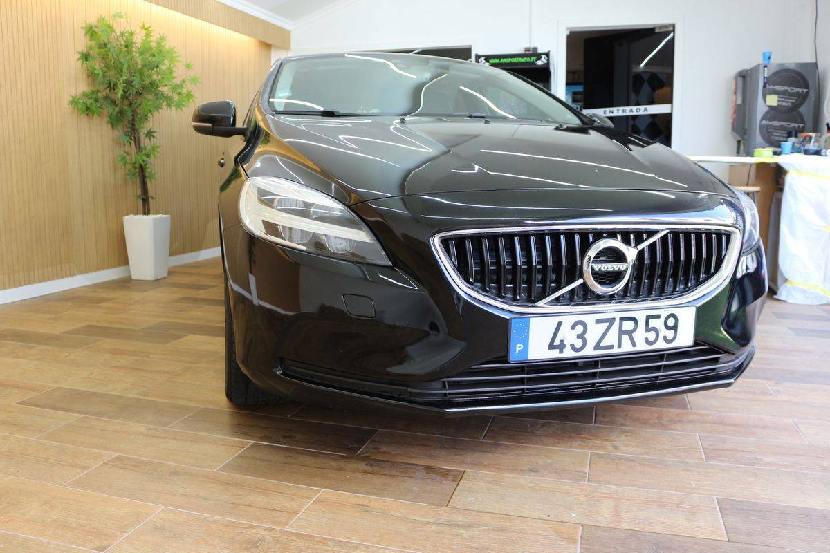volvo-v40-2019-diesel-1969cc