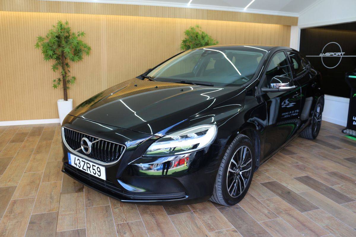 volvo-v40-2019-diesel-1969cc