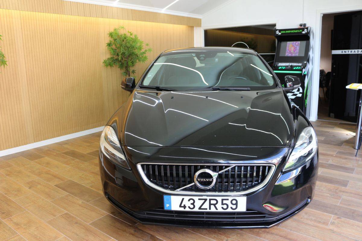 volvo-v40-2019-diesel-1969cc