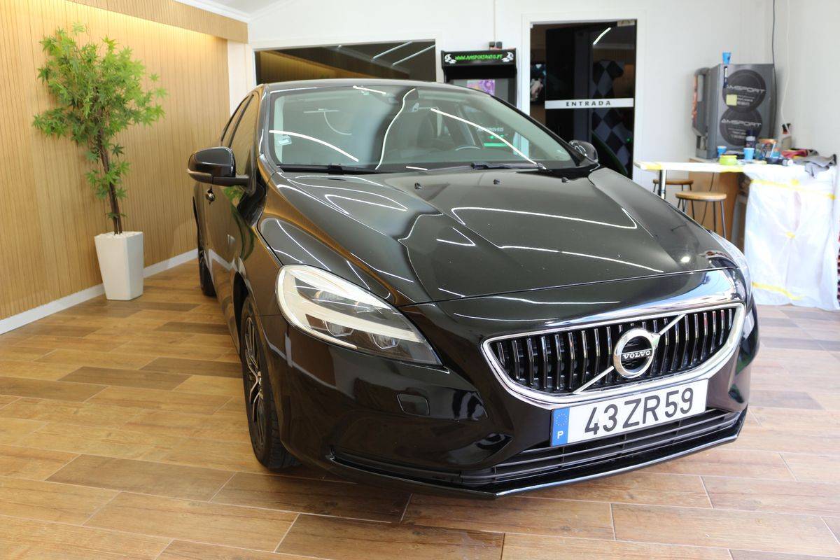 volvo-v40-2019-diesel-1969cc