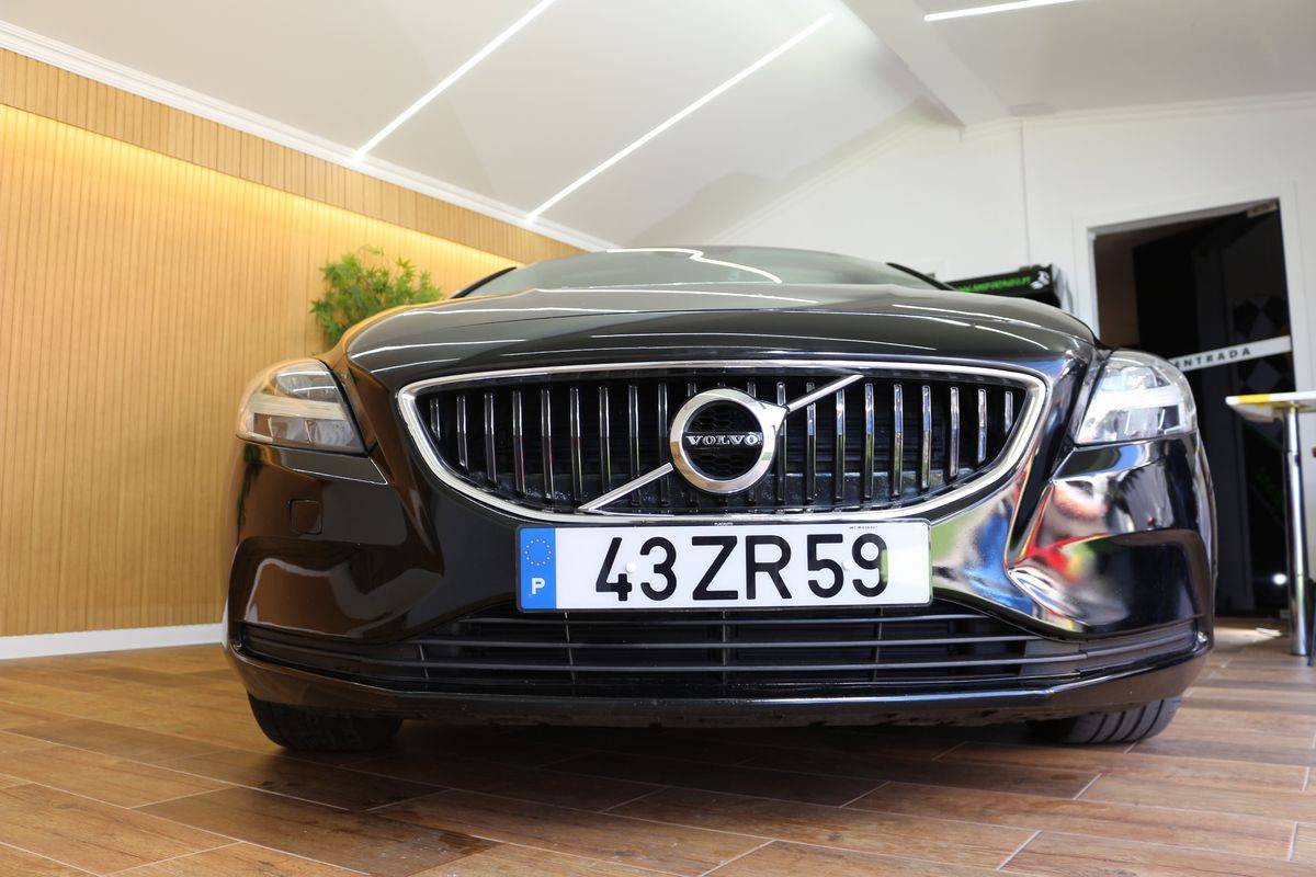 volvo-v40-2019-diesel-1969cc