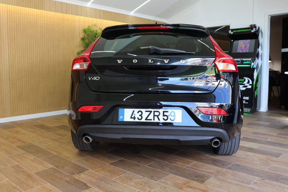 volvo-v40-2019-diesel-1969cc