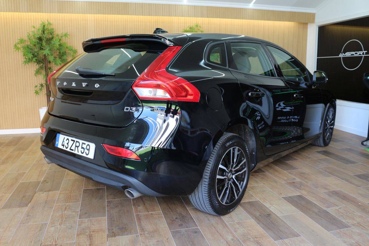 volvo-v40-2019-diesel-1969cc
